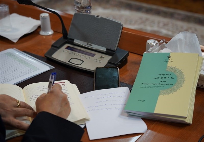 پیش بینی صادرات روزانه ۱.۱ میلیون بشکه نفت در ۱۴۰۴
