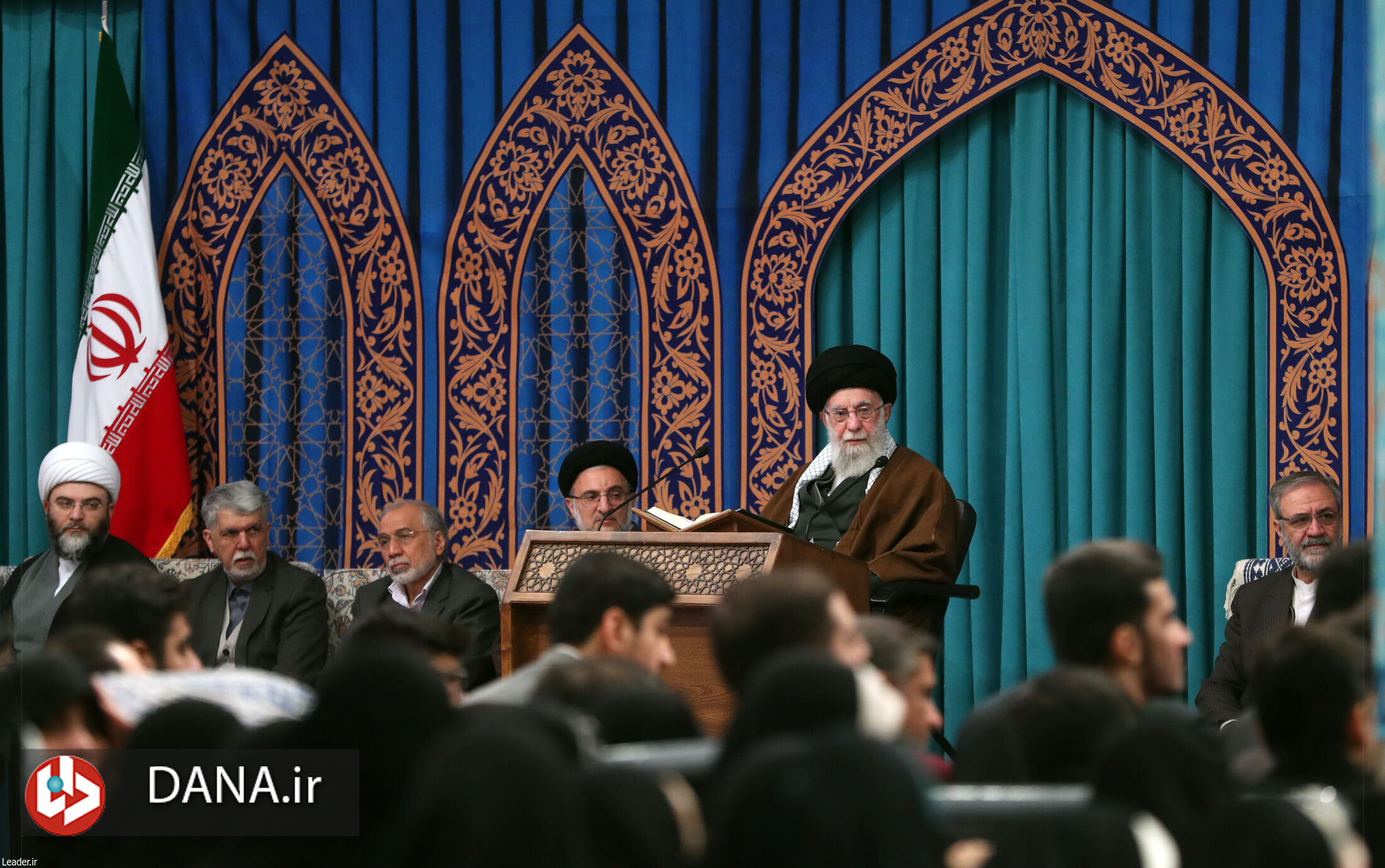 دیدار شرکت کنندگان در چهل و یکمین دوره مسابقات بین‌المللی قرآن با رهبر انقلاب