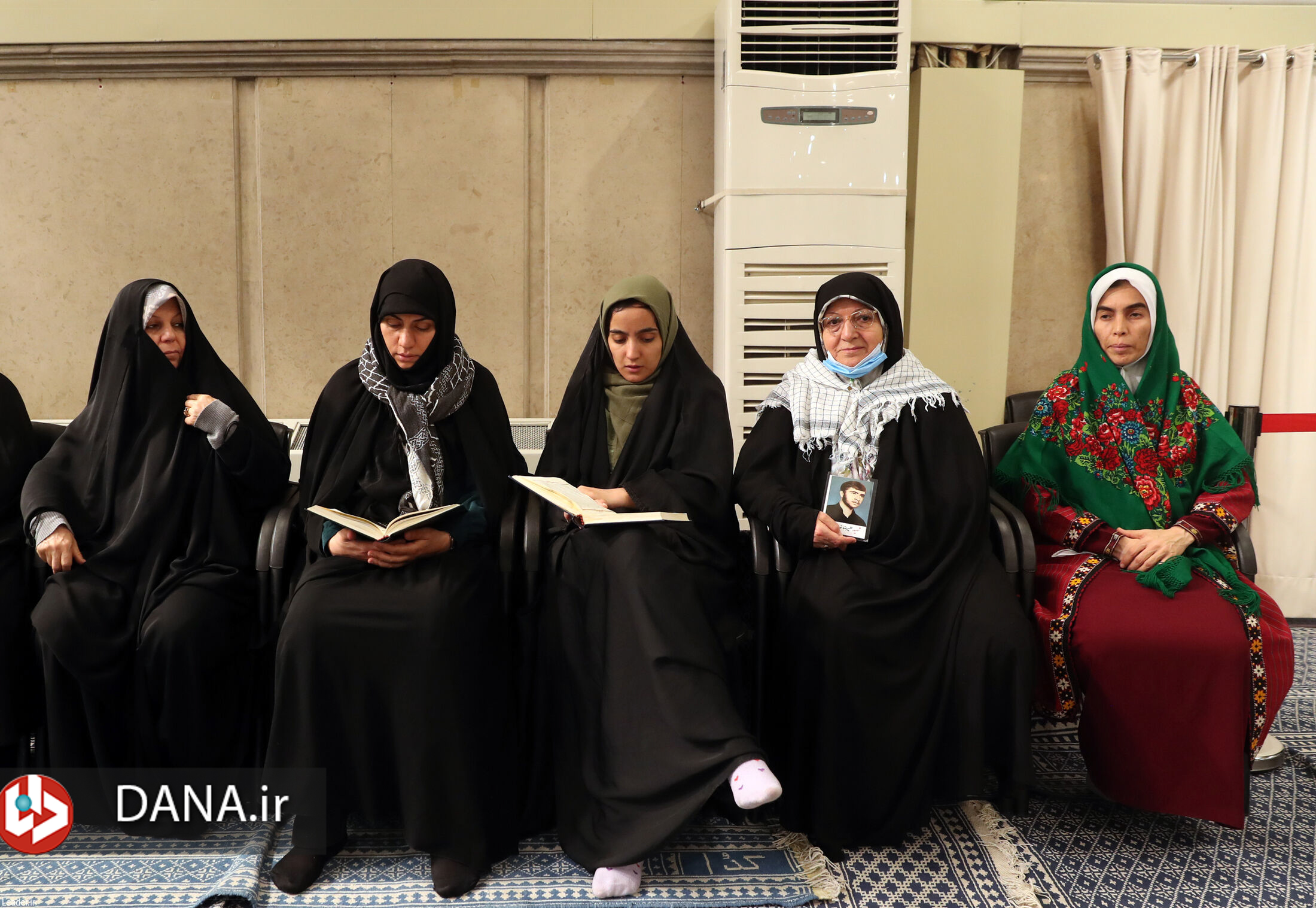 دیدار شرکت کنندگان در چهل و یکمین دوره مسابقات بین‌المللی قرآن با رهبر انقلاب