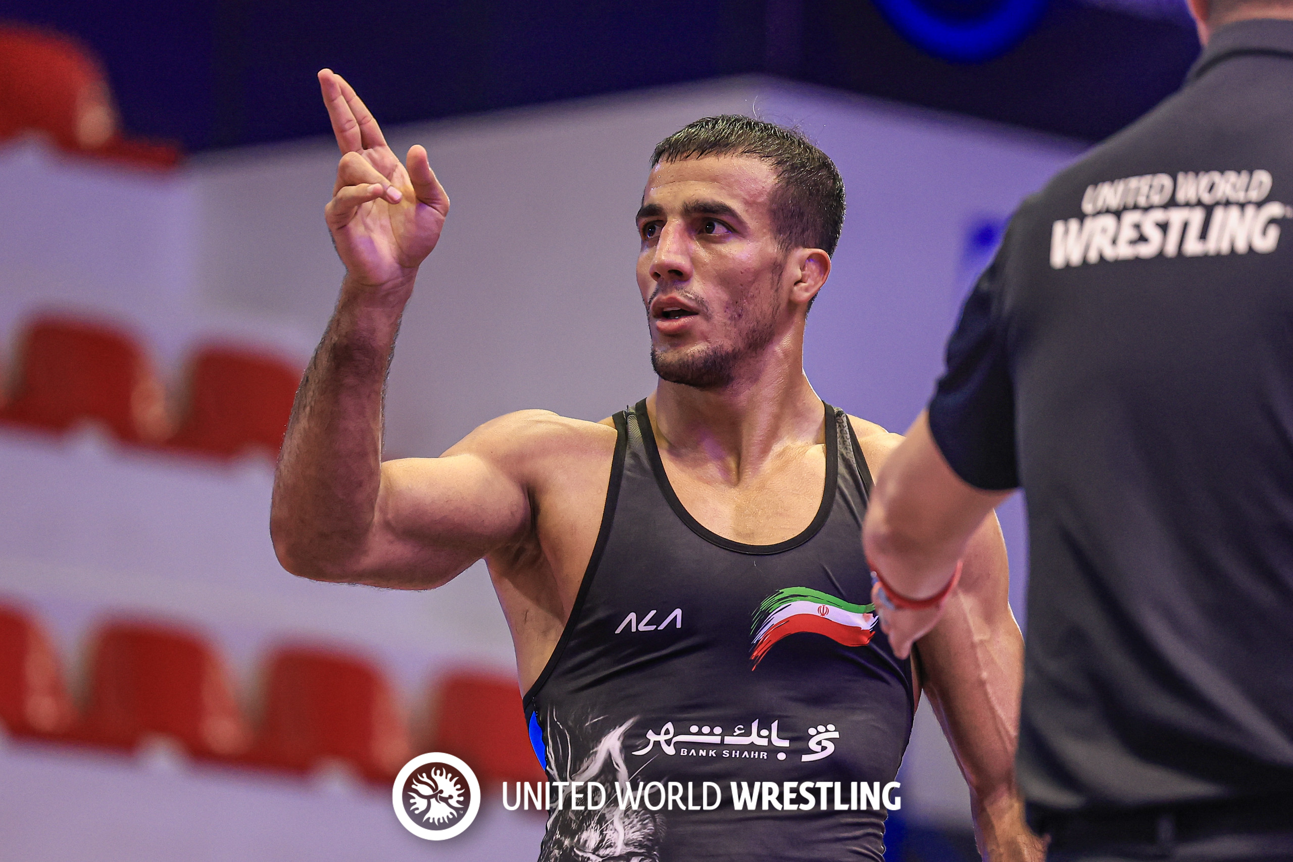 کشتی فرنگی جام تختی| شکست گرایی در مبارزه انتخابی؛ میرزازاده دوبنده را گرفت