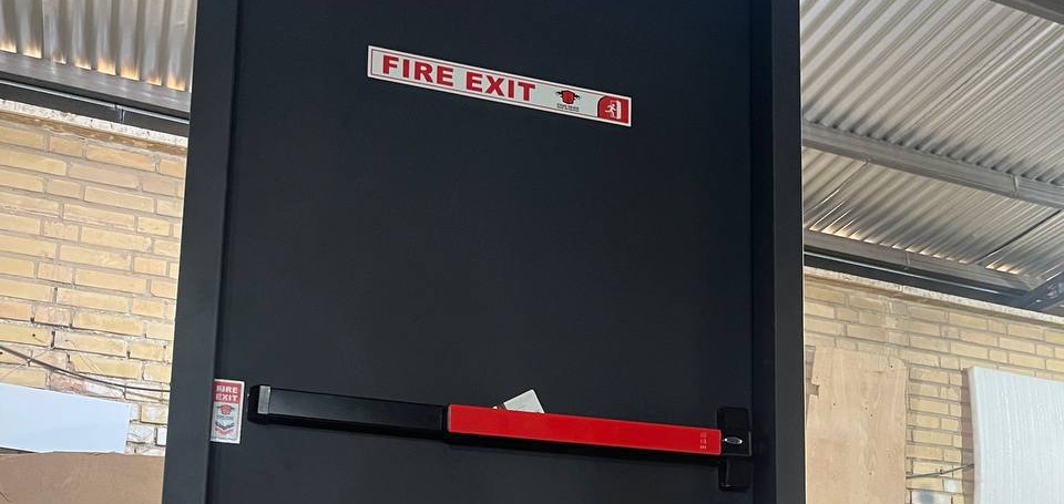 ابعاد درب ضد حریق مورد تاییدیه آتش نشانی