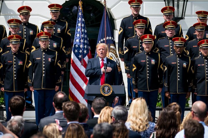 ترامپ ۷۹ سالگی خود را با رژه پرزرق و برق ارتش آمریکا جشن می‌گیرد!