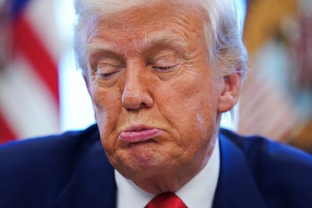 ترامپ همچنان از وزیر دفاع خود حمایت می‌کند