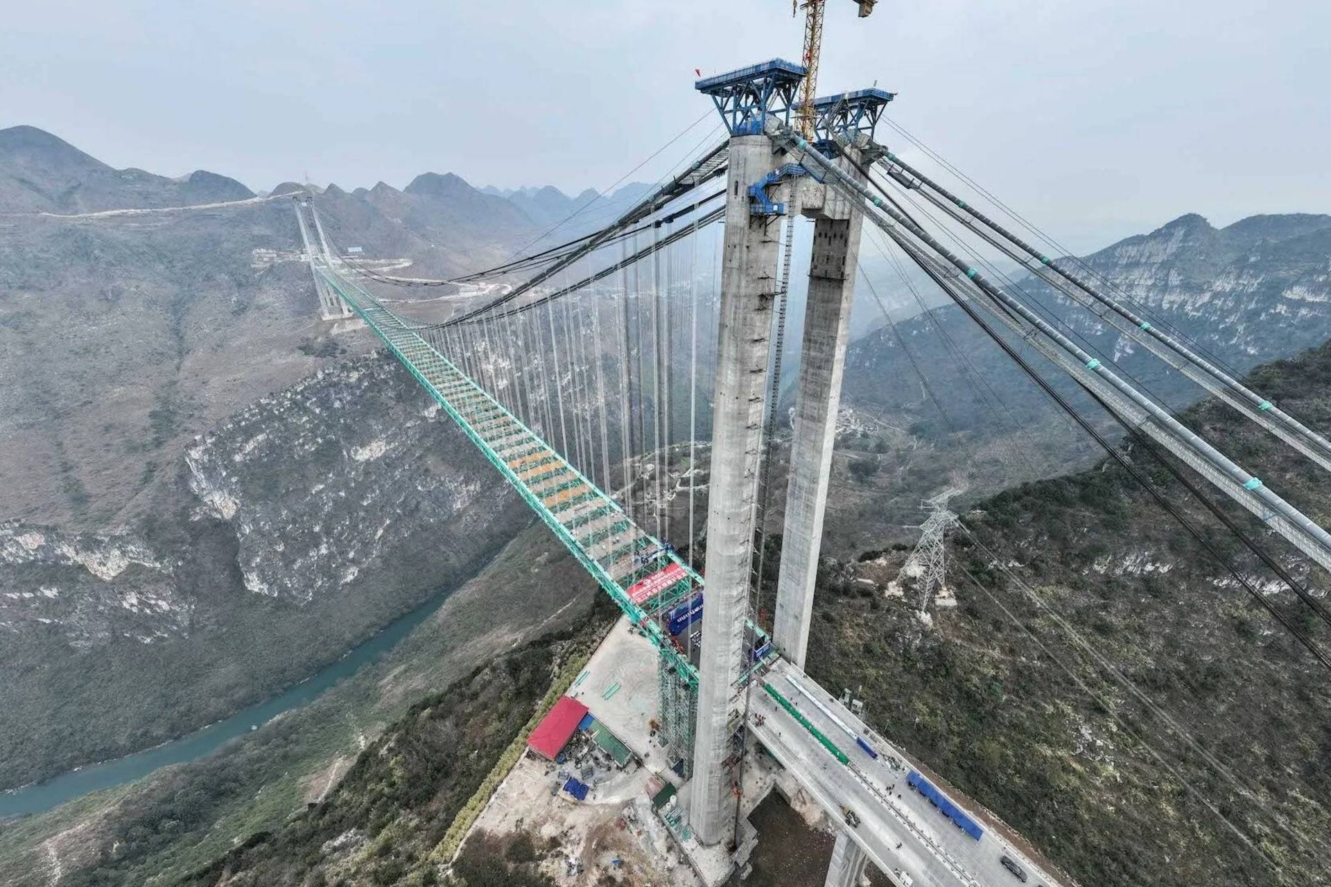 بلندترین پل جهان در چین در آستانه تکمیل است
