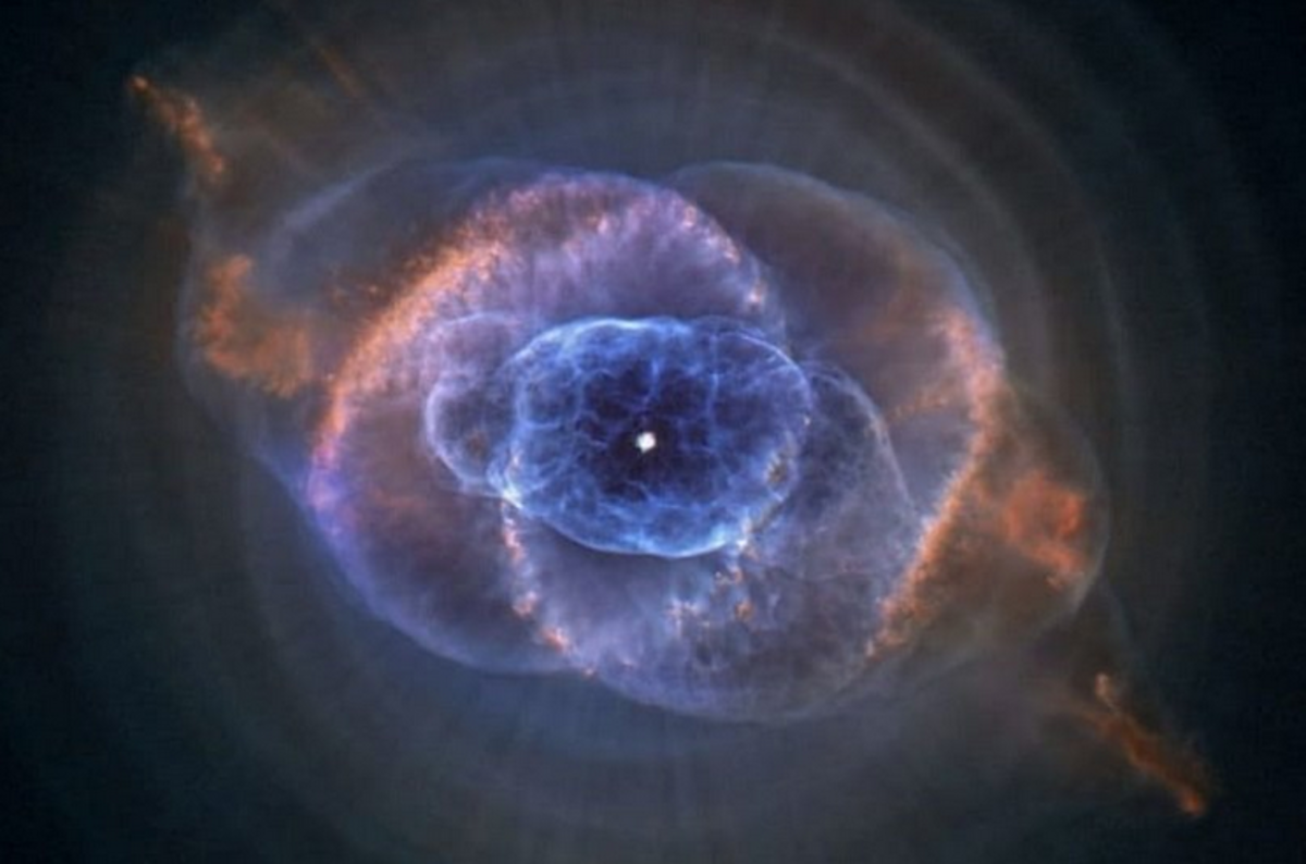 تصویر روز ناسا؛ هاله مرموز در اطراف سحابی چشم گربه
