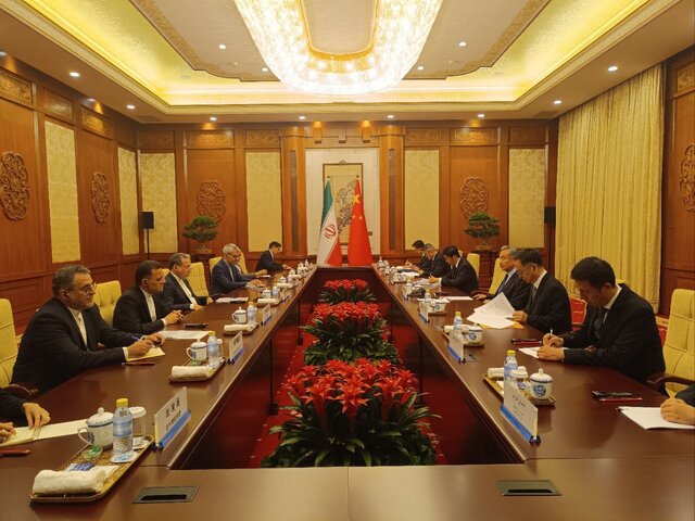 عراقچی پیام کتبی پزشکیان به رئیس‌جمهور چین را به وانگ‌یی تسلیم کرد