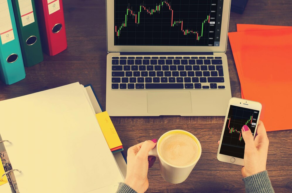 چگونه با کپی تریدینگ، بدون تجربه قبلی درآمد دلاری کسب کنیم؟