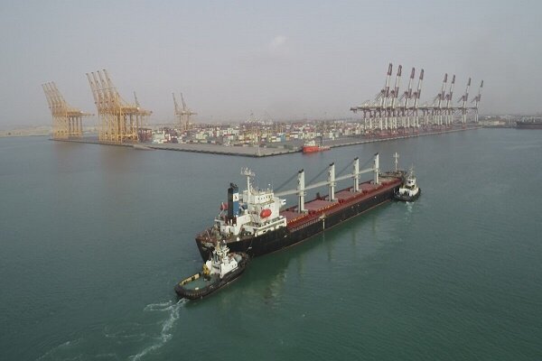 سهم بندر شهید رجایی از کل واردات کالاهای اساسی فقط ۸ درصد است