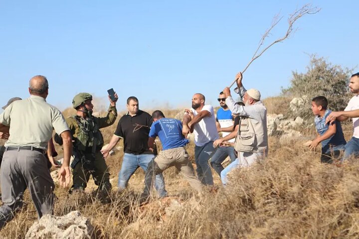 ادامه یورش شهرک‌نشینان صهیونیست به مناطق مختلف کرانه باختری