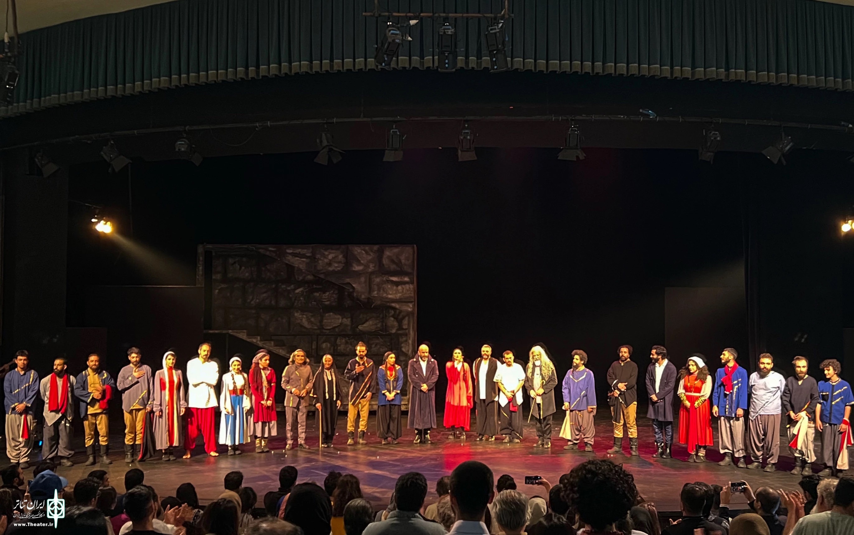 تقدیم «ذرات آشوب» به بندرعباس