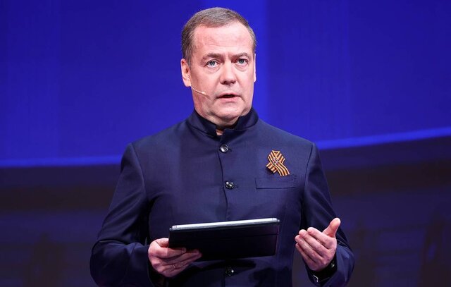 مدودف: برای پاسخ به «بمب کثیف» اوکراین، سلاح هسته‌ای تاکتیکی داریم