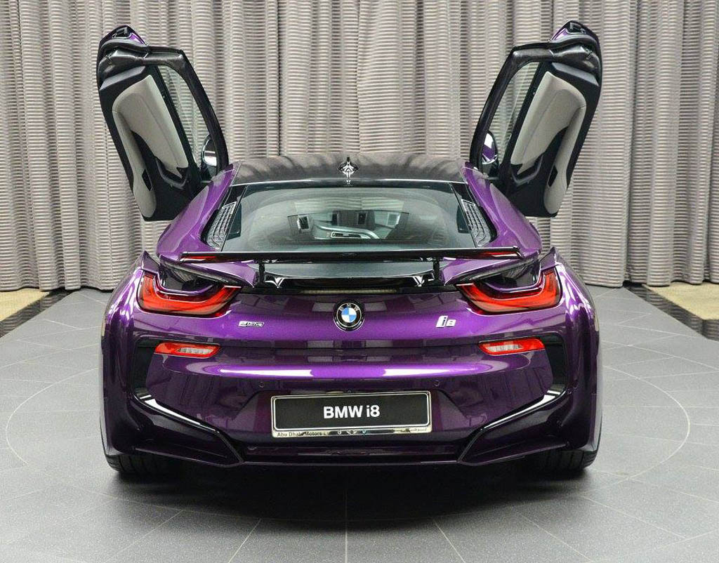 گشت‌وگذار در گاراژ میلیاردی؛ کلکسیون چشمگیر آنانت آمبانی+عکس