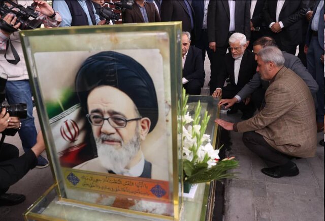 گرامی داشت شهدای سانحه سقوط بالگرد شهید آیت الله رئیسی از سوی عارف