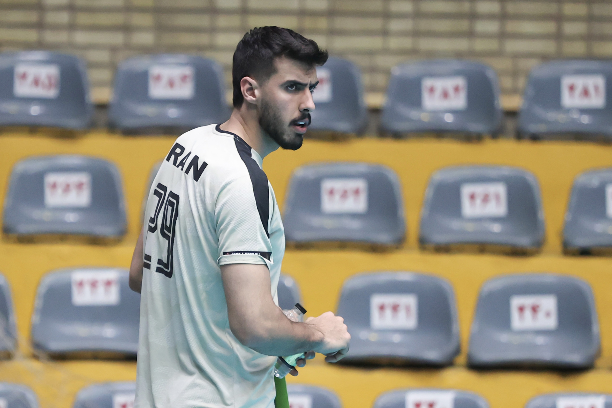 خانزاده هم آمد/ پیاتزا: هیچ بازیکنی از برخورد توپ با سر و صورت نمرده است!