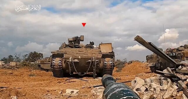 
هدف قرار گرفتن یک تانک رژیم صهیونیستی در شرق خان یونس