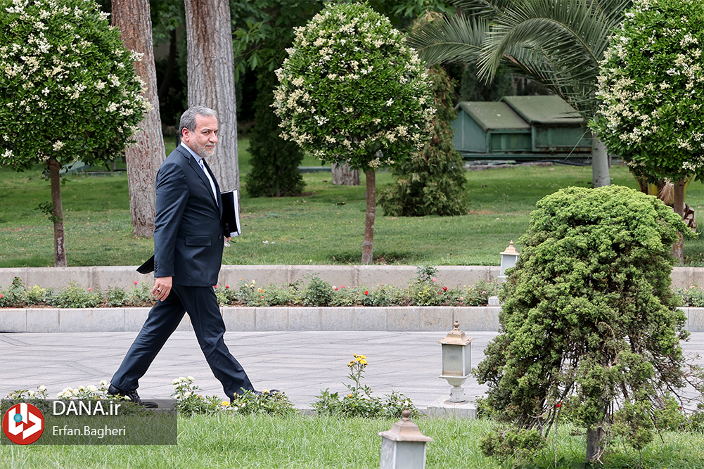 بررسی می کنیم که دور بعدی مذاکرات را شرکت کنیم یا خیر