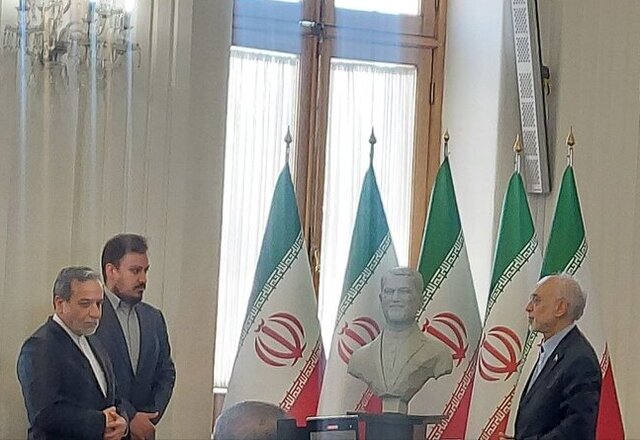 رونمایی از سردیس شهید امیرعبداللهیان در وزارت خارجه