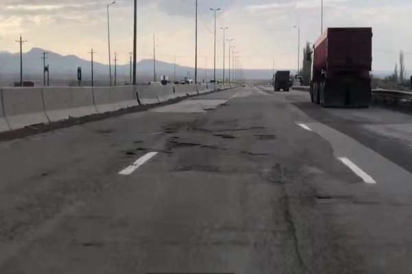 زیرساخت‌ آزاد‌راه‌های شمال‌غرب در آماج بی‌توجهی مسئولان