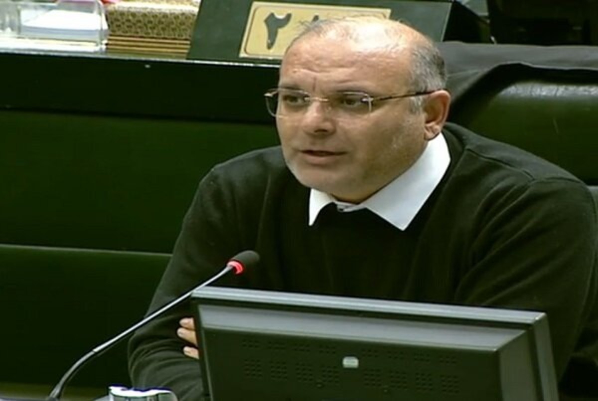 مشکلات اقتصادی بسیار گسترده و در هم‌ تنیده است/ برخی مسئولان تصور می‌کنند جامعه هنوز ظرفیت پذیرش فشار اقتصادی را دارد