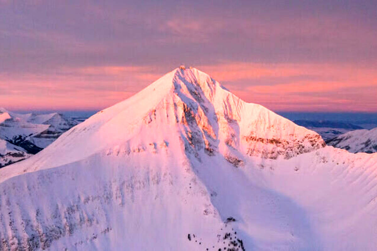 یخچال‌های در حال ذوب؛ راز مخوف برف‌های سرخ رنگ چیست؟