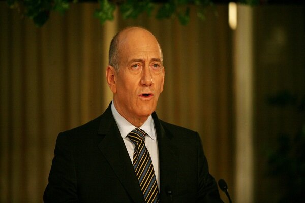 اولمرت: «اسرائیل» در حال ارتکاب جنایت جنگی در غزه است