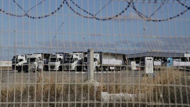 فرار نیروهای آمریکایی از مکان توزیع کمک‌ها در غزه بعد از ازدحام شدید جمعیت