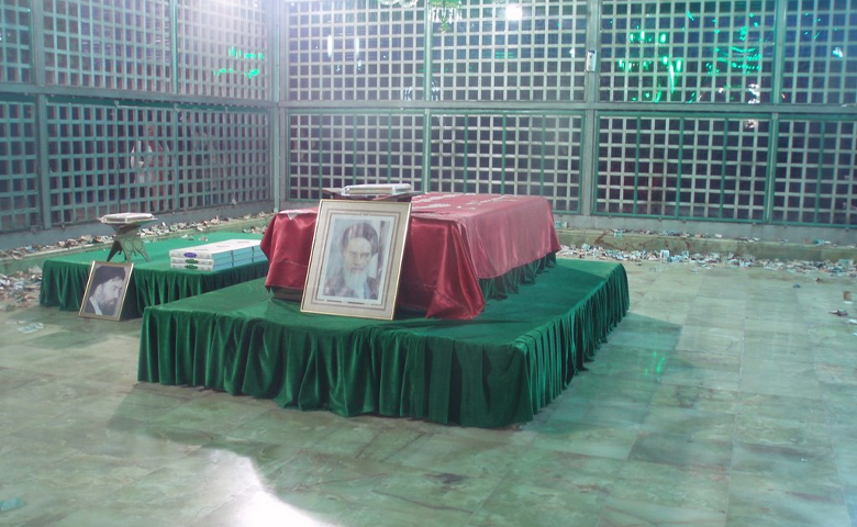 نمایندگان مجلس به حرم امام راحل رفتند