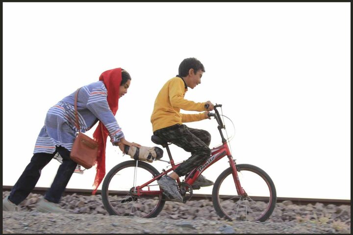 «ایار» دست پر از لندن بازگشت