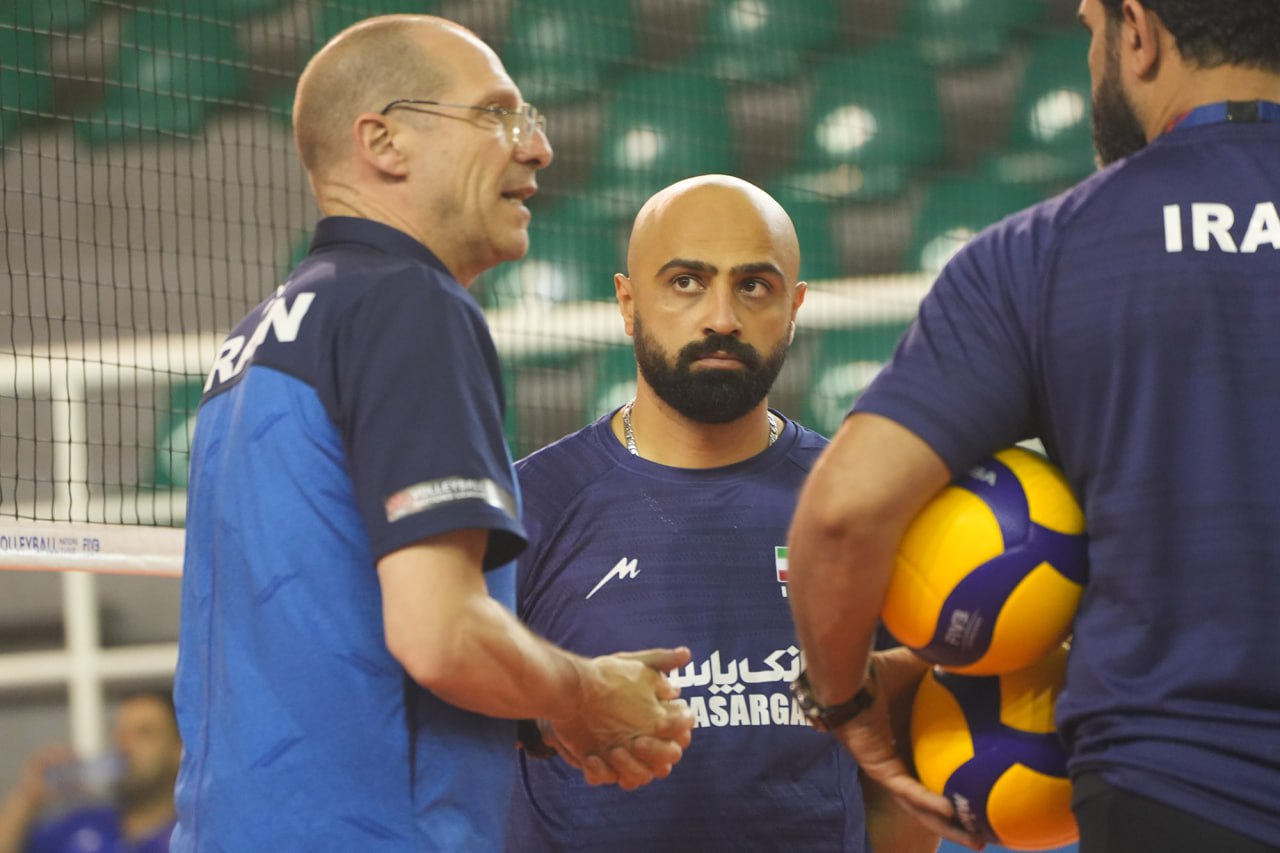 لیگ ملت‌های والیبال| درخواست جالب پیاتزا از کمک‌هایش: به من فارسی یاد بدهید!/ تیم ملی در سرما