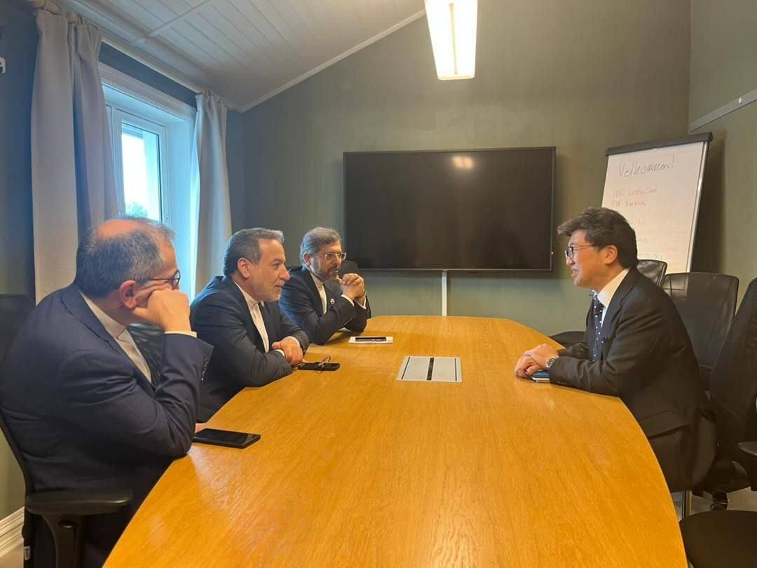 دیدار وزیر امور خارجه با رئیس بنیاد صلح ساساکاوا ژاپن