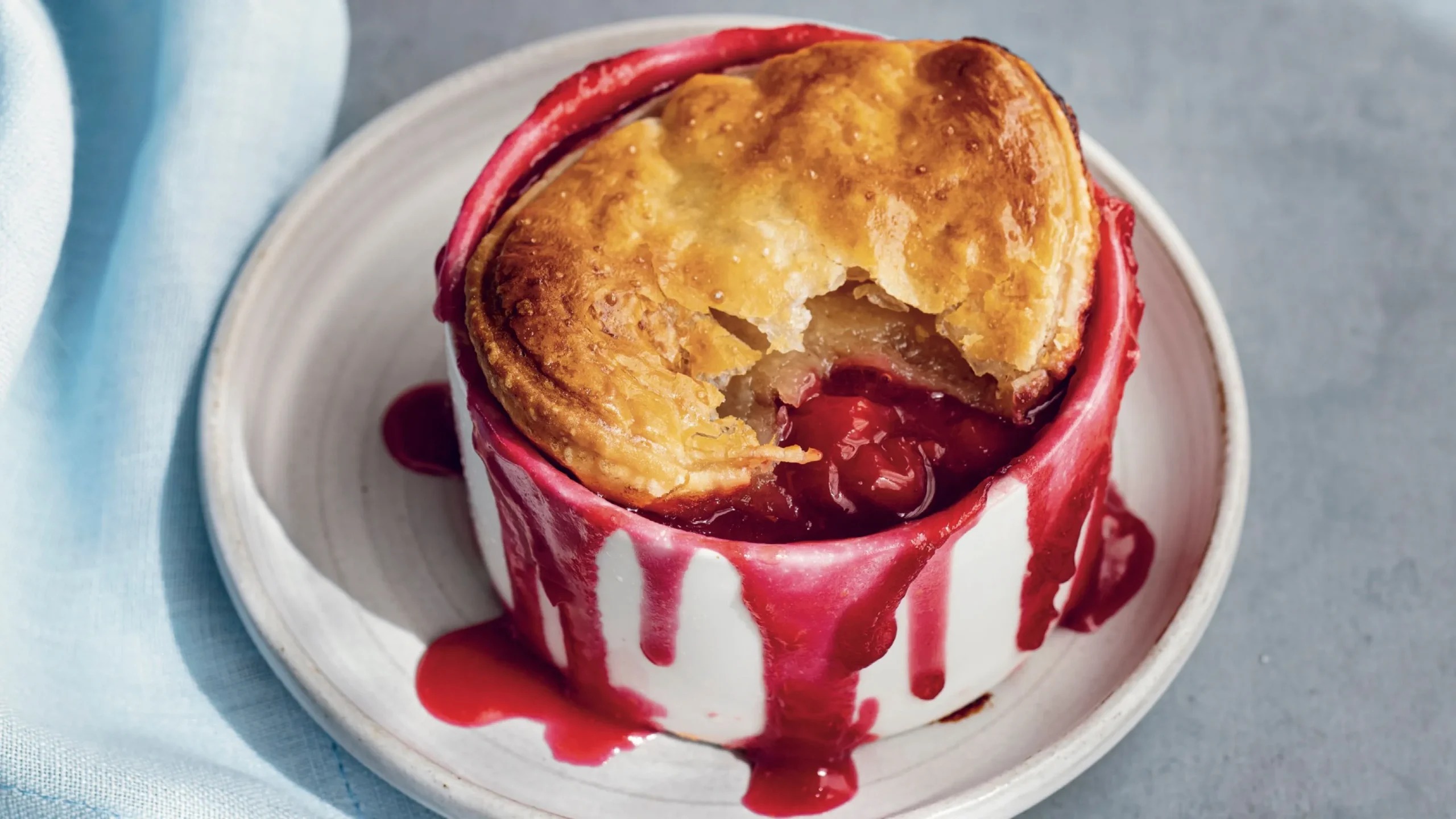 طرز تهیه سوفله گیلاس؛ دسر فرانسوی با طعمی منحصر به فرد