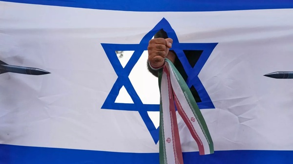 فعالان اقتصادی پشت به پشت نیروهای مسلح دادند