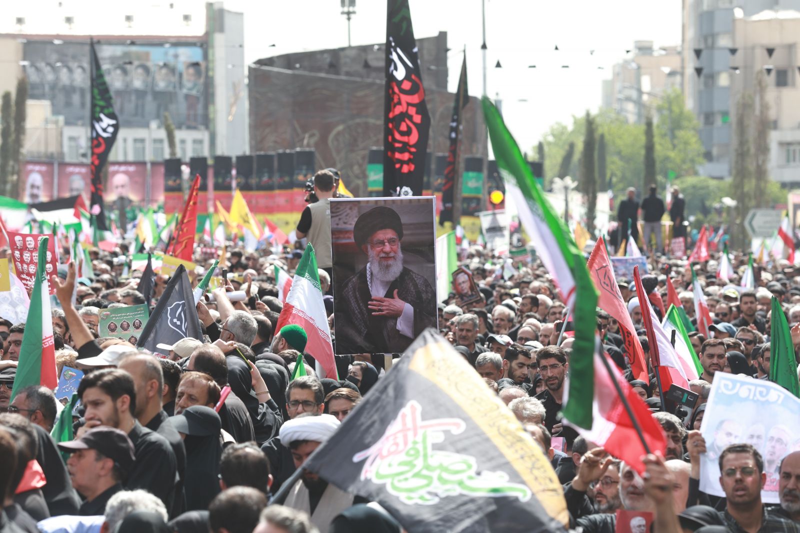 از کربلا تا تهران؛ مسیر مقاومت روشن است