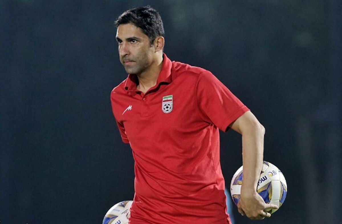 رسمی: پرواز هلی کوپتر آسمان پرسپولیس؛ هاشمیان روی نیمکت سرخ نشست