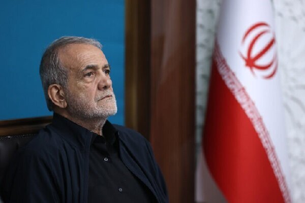 بازدید پزشکیان از نمایشگاه اسناد تاریخی ایران درباره آسیای مرکزی