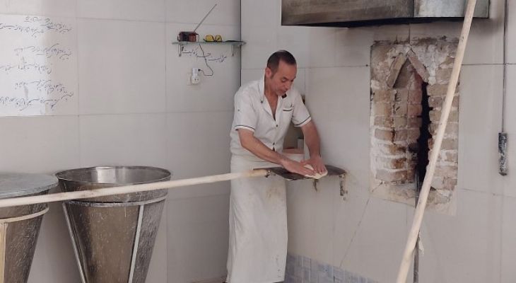 دست‌هایی در خمیرمایه هنر