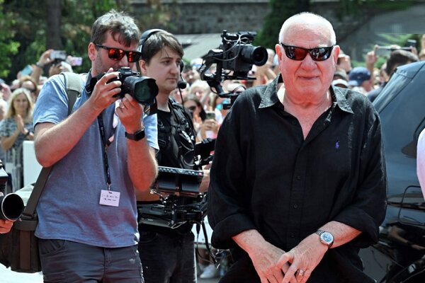 ترامپ دیکتاتور و نوچه‌هایش را بیرون می‌کنیم