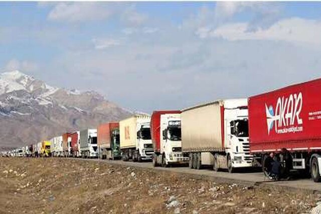 رفع اختلالات سامانه‌ای و تسهیل در تردد کامیون‌ها و خودروهای سواری در مرز بازرگان