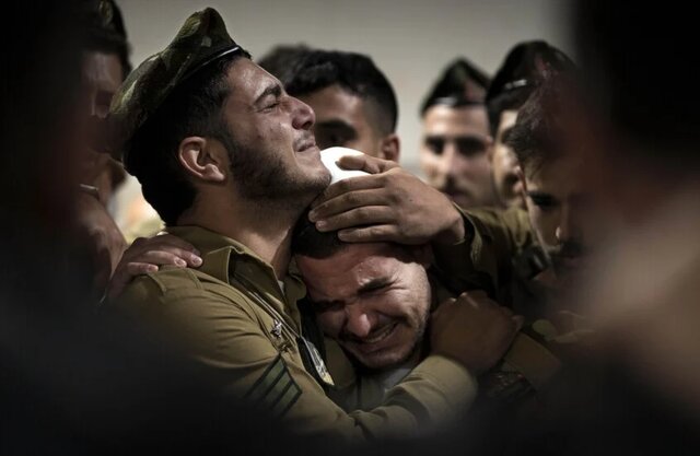 هاآرتص: از آغاز جنگ غزه ۴۲ سرباز اسرائیلی خودکشی کرده‌اند