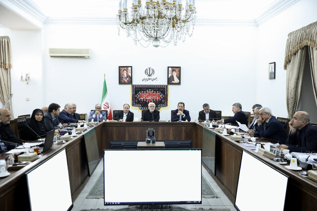 عارف: اجازه نمی‌دهیم دشمنان از جبهه اقتصادی به کشور آسیب برسانند