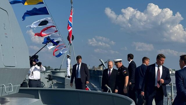 بازدید پوتین از ناوچه‌ای که حمله پهپادی به لنینگراد را دفع کرد