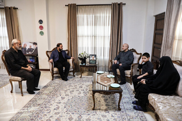 حضور قالیباف در منزل سرلشکر شهید غلامرضا محرابی