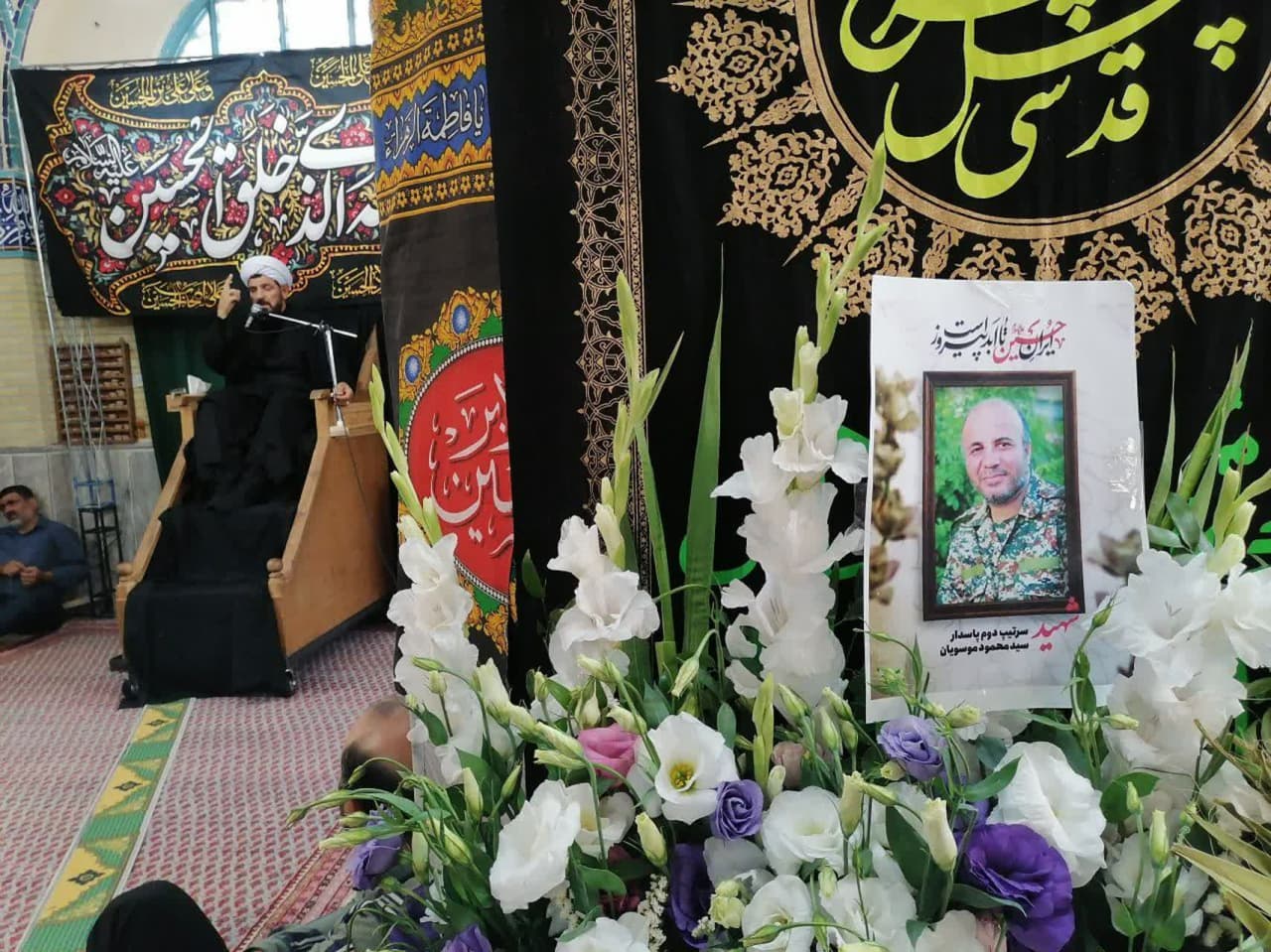 مراسمی معنوی در مسجد جامع تاریخی با حضور خانواده شهید و مردم ولایتمدار