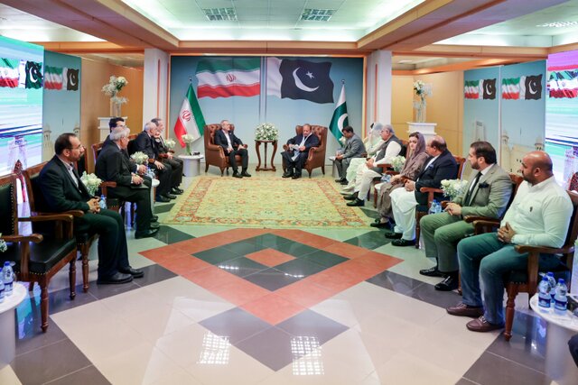 مسلمانان توان علمی، صنعتی و کشاورزی خود را با یکدیگر به اشتراک بگذارند