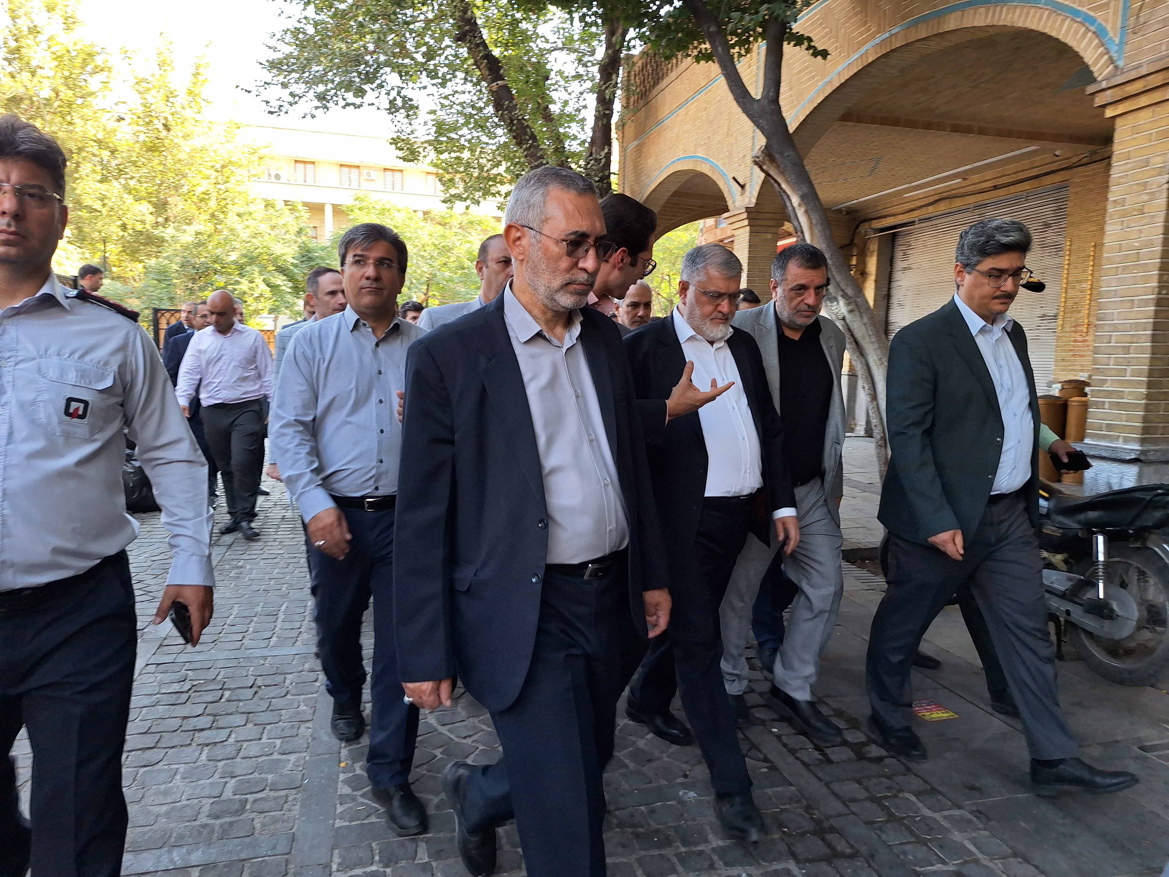 بازدید استاندار تهران از بازار بزرگ در راستای ارتقای ایمنی
