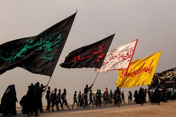 پرچم قرآن بر فراز طریق‌الحسین