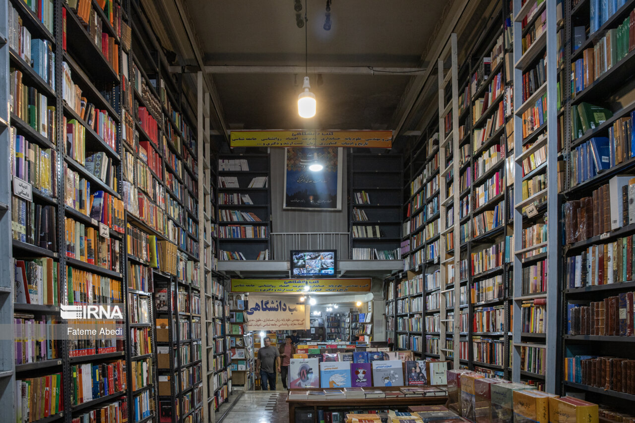 طرح فروش ویژه «پاییزه کتاب» آغاز شد/ تخفیف ۲۰ درصدی خرید کتاب