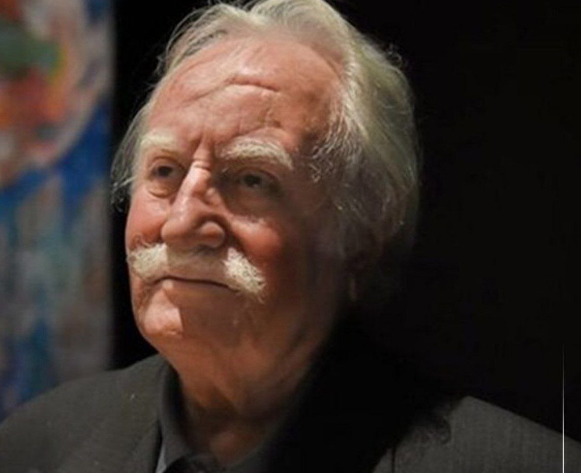 پیکر محمود فرشچیان کنار مقبره صائب تبریزی آرام می‌گیرد