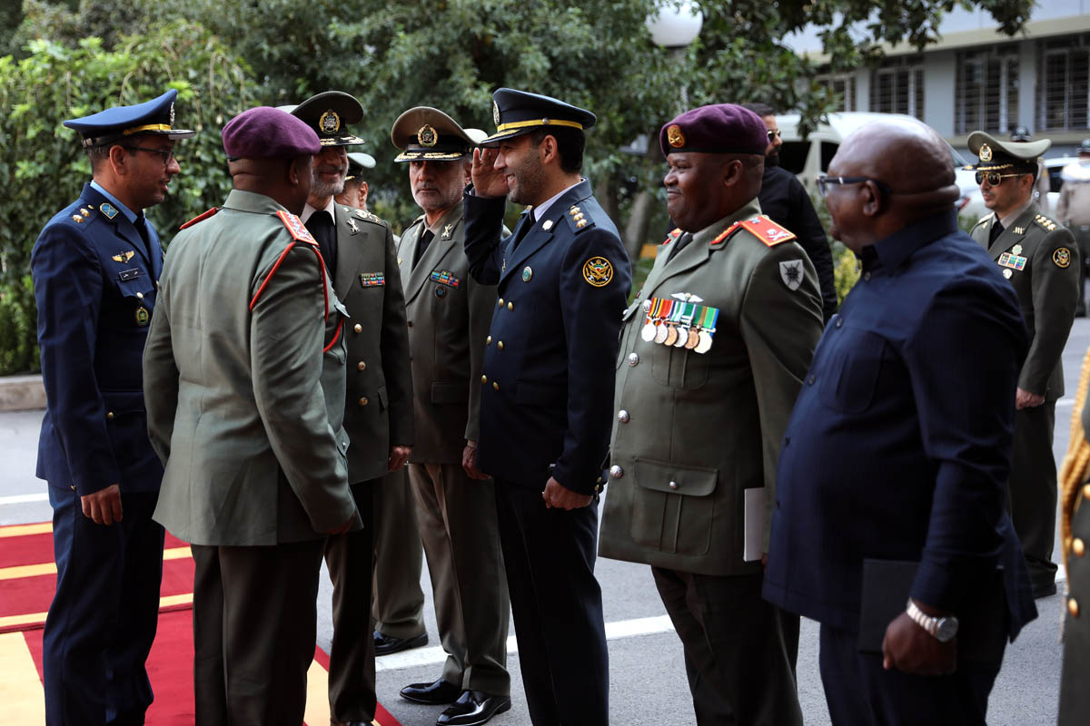 دیدار فرمانده نیروهای دفاع ملی آفریقای جنوبی با فرمانده کل ارتش