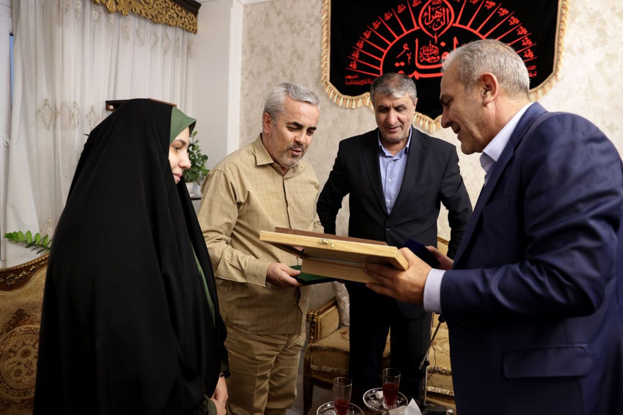دیدار با خانواده شهدای جنگ تحمیلی